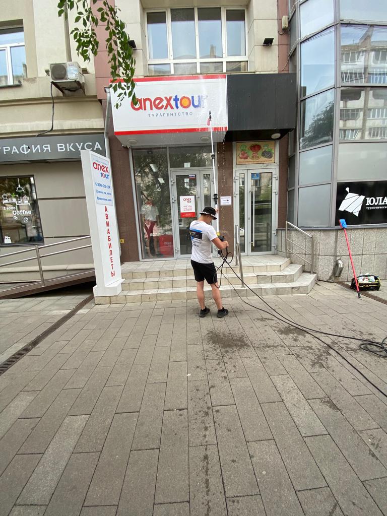клининговая компания в Красноярске: Мытье вывесок в Красноярске